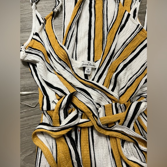 Woman’s size medium jumpsuit - Picture 2 of 2